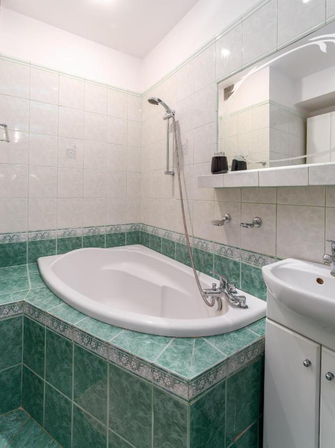 Two Bedrooms Faktura Fast Check-in 24h